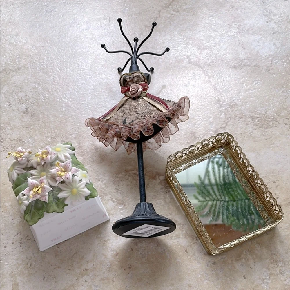 Jewelry Organizers - Picture 1 of 10